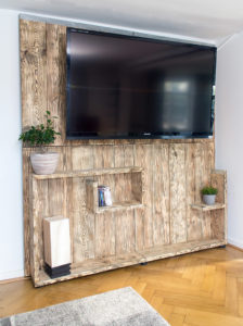Vintage TV Rückwand aus Bohlenholz